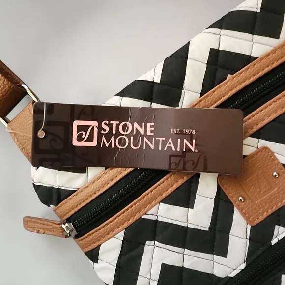 Stone Mountain Accessories Black & Cream Chevron Crossbody Bag - Picture 5 of 8